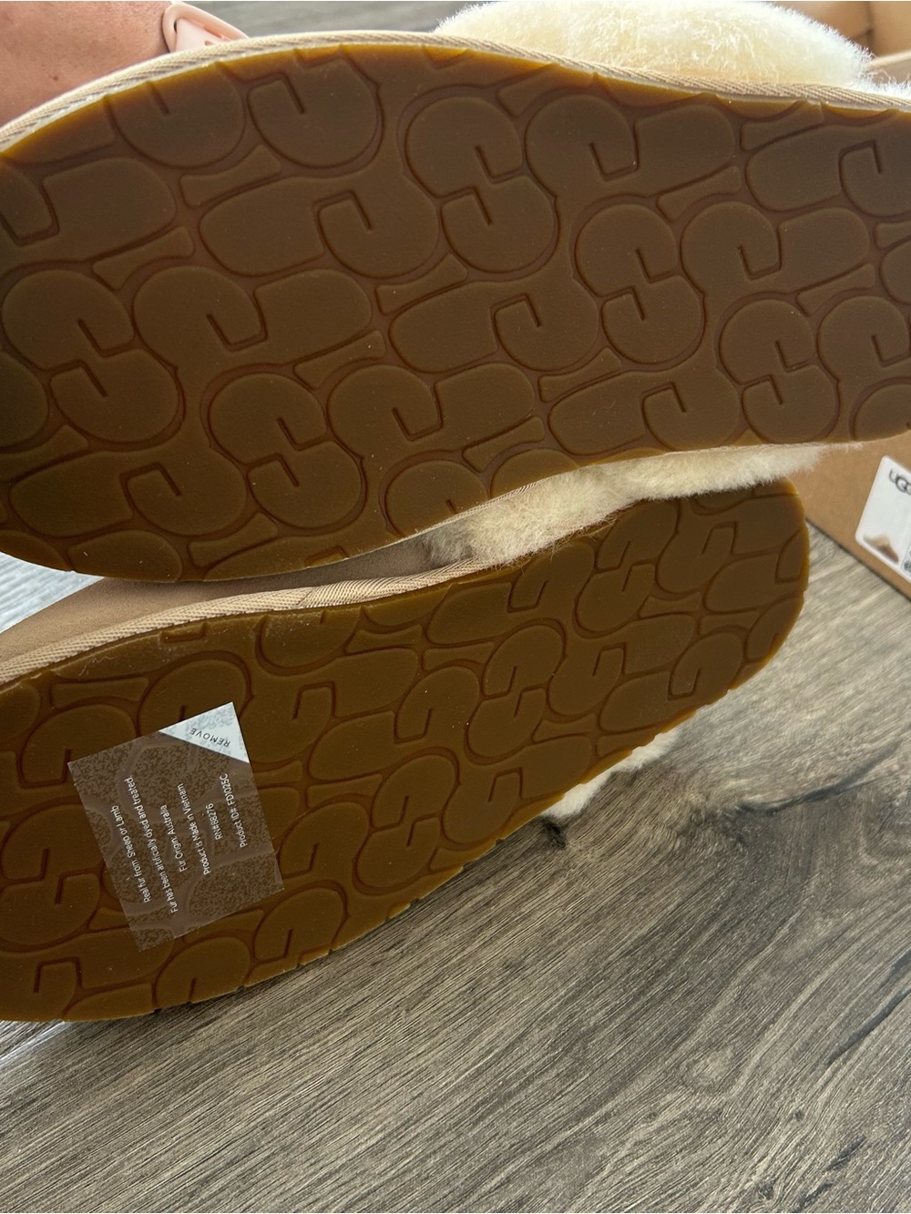 BRAND NEW UGG Women's Chestnut Suede Plush Cuff Slippers - Picture 7 of 7